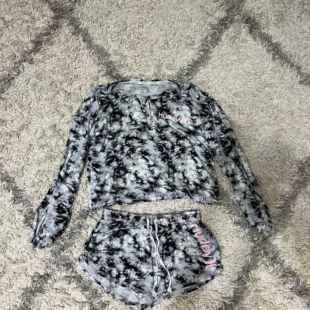Hurley women’s size small pajama set size small